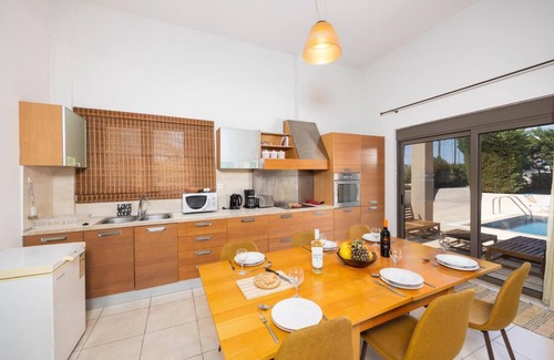 Gennadi Villa | Villa Blue Wave Tessera