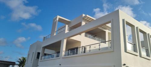 Comoe Villa | Villa Bolati, avec piscine, jacuzzi, jardin et vue