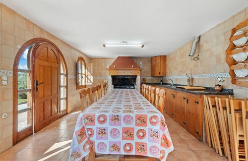 Elche Villa | Villa 'Bonavista' with Pool, Terrace, Balcony & Wi-Fi