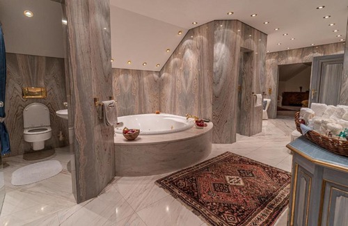 Untertschern Villa | Villa Bostele with Five Bedrooms, Indoor Pool, Two Saunas & Garage