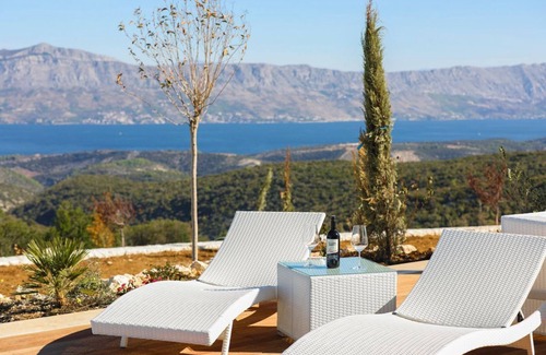 Postira Villa | Villa Bracia - Three Bedroom Villa, Sleeps 6