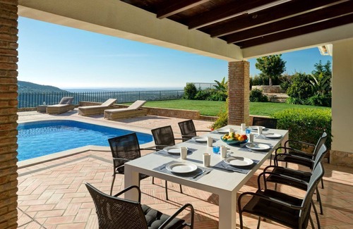 Sao Bras de Alportel Villa | Villa Burraco Faro - Four Bedroom Villa, Sleeps 8