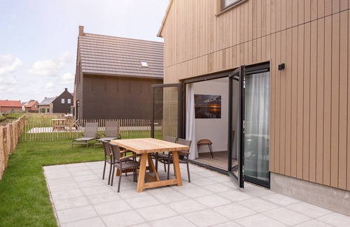 Wolphaartsdijk Villa | Villa by Lake Veere with Modern Amenities