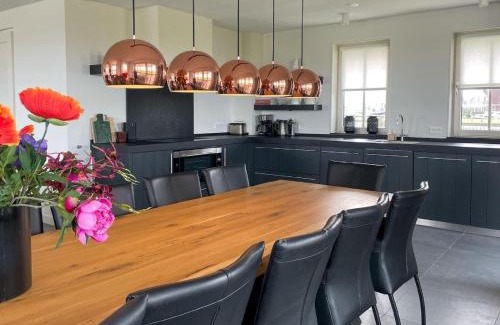 Delfstrahuizen Villa | Villa by Tjeukemeer with Sauna & Whirlpool