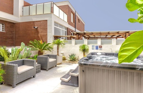 Puerto Marino Villa | Villa "Casa Bos Orange" with Outdoor Pool and Whirlpool