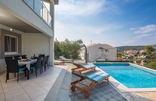 Sevid Villa | Villa Calma with Swimming Pool