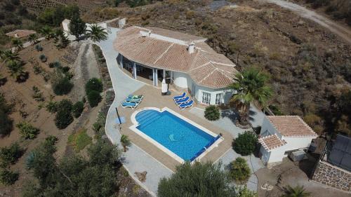 Arenas Villa | Villa Camakini with heated pool and sea View