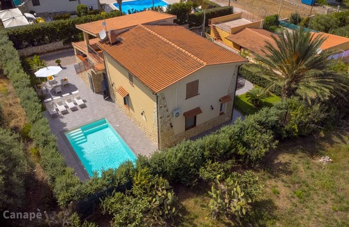 Salina Villa | VILLA CANAPé