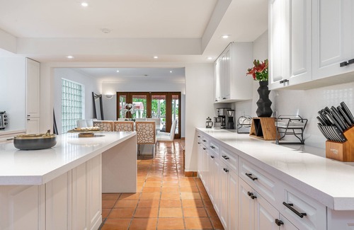 Hollywood Lakes Villa | Villa Capri, Waterfront, pool & Tennis Court, 30 day min