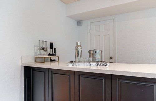 Hollywood Lakes Villa | Villa Capri, Waterfront, pool & Tennis Court, 30 day min