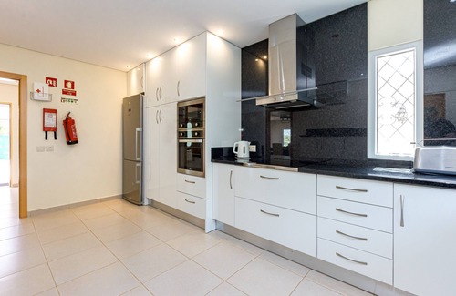 Aldeia das Acoteias Villa | Villa Carlivo; a modern villa with private pool that can be heated