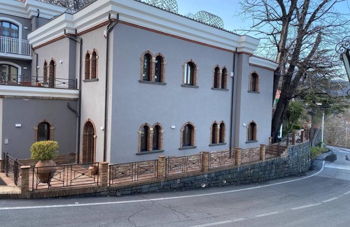 Zafferana Etnea Villa | Villa 'Carlotta' with Sea View, Wi-Fi and Air Conditioning
