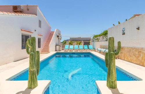 Urbanitzacio la Fustera Villa | Villa Carolima - Heated Pool