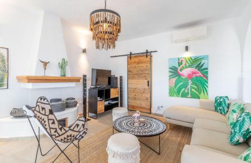 Urbanitzacio la Fustera Villa | Villa Carolima - Heated Pool