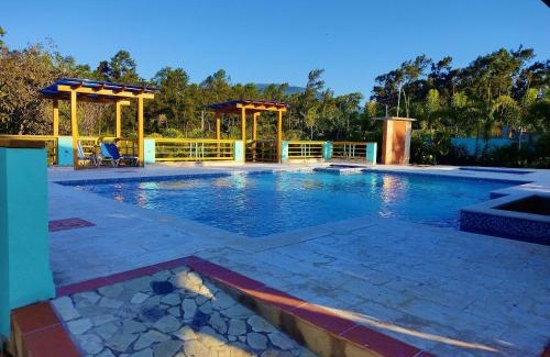 La Vega Province House | Villa Carolina By Hospedify Hermosa villa con piscina, mesa de billar, cancha de baloncesto y BBQ