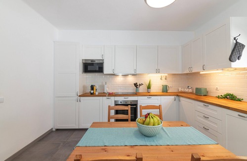Portimao Villa | Villa 'Casa Das Laranjeiras - Portimao' with Mountain View, Private Garden and Wi-Fi
