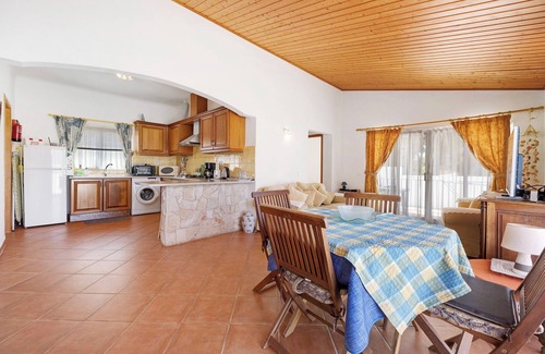 Figueira Villa | Villa 'Casa Do Poço' with Terrace & Wi-Fi
