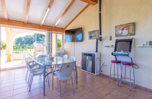Callosa d' En Sarria Villa | Villa "Casa Rural Altaret" with Sea View, Pool, Garden & Wi-Fi