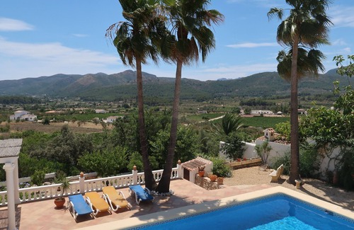 Jalon House | Villa Casa Solvino is modern and detached with beautiful views over the valley