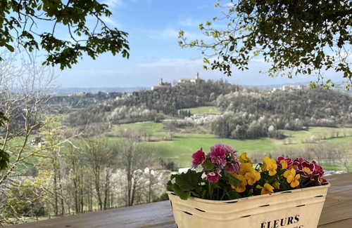 Murisengo House | Villa 'Cascina Voglietti' with Private Pool, Wi-Fi and Air Conditioning