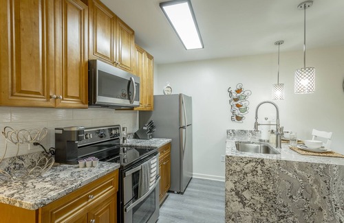 Graysville Apartment | ✤ VILLA CATALINA # 101 ✤ Free Parking & WIFI