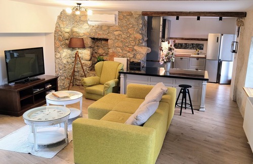 Gostinjac House | Villa Cati vacation home with heated Pool