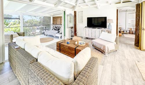 Oyster Pond Villa | Villa Cazou, sea view, private pool, Wifi 100Mbps