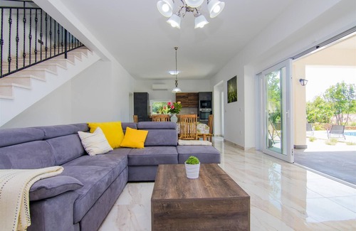 Gostinjac Villa | Villa Cedar with large swimming pool and summer kitchen