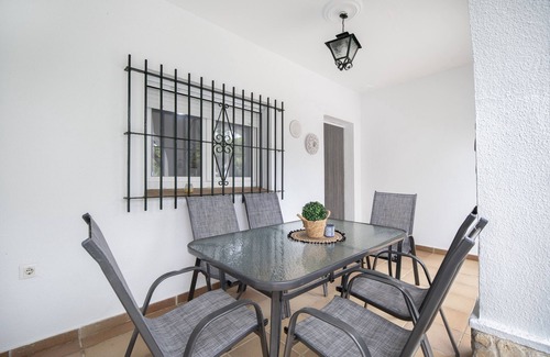 Chiclana de la Frontera Villa | Villa 'Chalet Good Vibes' with Private Pool, Wi-Fi and Air Conditioning