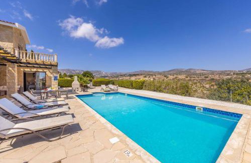 Peyia Town Villa | Villa Cleco