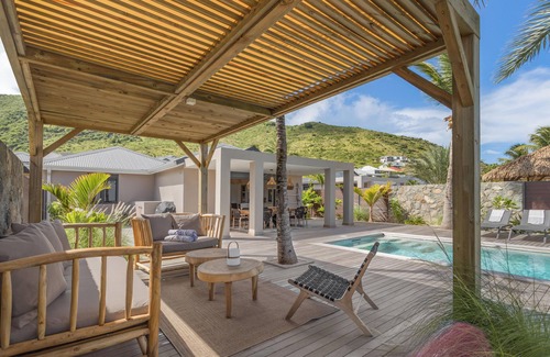 Bellevue Villa | Villa Coco - Waterfront property with water access, swimming pool, AC & kayaks