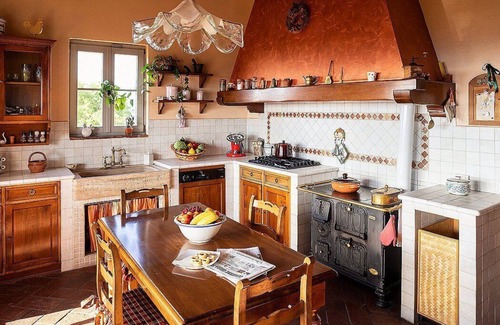 Montelupo Fiorentino House | Villa Collarina B: An elegant and welcoming two-story ancient tuscan country house surrounded by the greenery, with Free WI-FI.