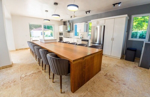 Urbanizacion Tavarez Villa | Villa Collie: Luxury Retreat/7 King Master BR/Maid