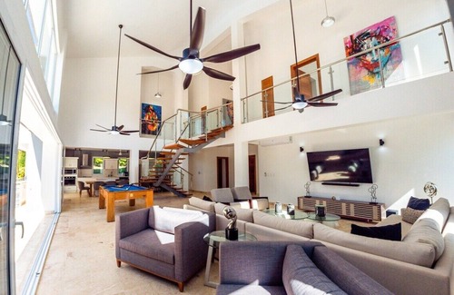 Urbanizacion Tavarez Villa | Villa Collie: Luxury Retreat/7 King Master BR/Maid
