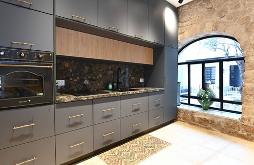 Safed Villa | Villa Confita
