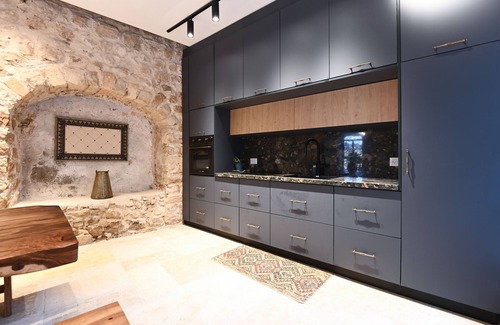 Safed Villa | Villa Confita