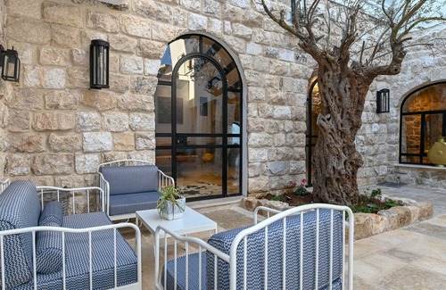 Safed Villa | Villa Confita