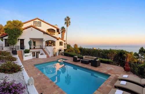 Eastern Malibu House | Villa Costera - Tree-Lined Tranquility: 3-Level Entertainer's Dream