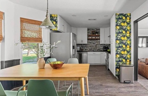 North Richland Hills House | Villa D’Oro, Pool, Jacuzzi, Retro-Arcade & Fire Pit