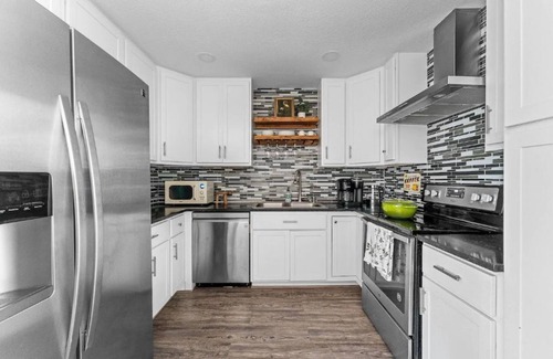 North Richland Hills House | Villa D’Oro, Pool, Jacuzzi, Retro-Arcade & Fire Pit