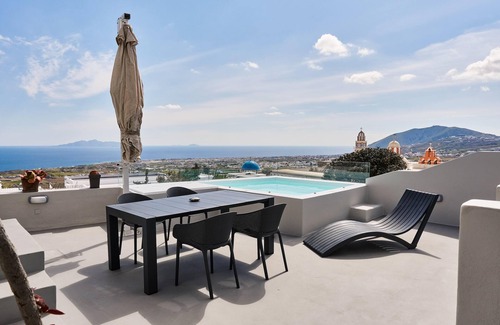Fira Villa | Villa DALI Danae with large jacuzzi and amazing volcano and caldera view