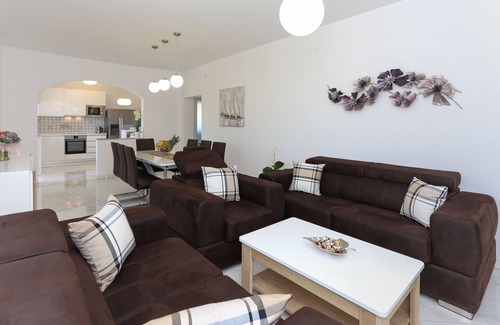 Sveti Petar Villa | Villa Dalmatian with heated pool and whirlpool.