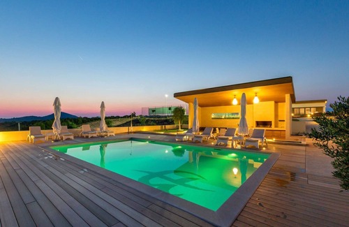 Zastrazisce Villa | Villa Dalma Platinum - 5 Bedroom Villa - Sauna - Tennis Court - Gym - Rural.