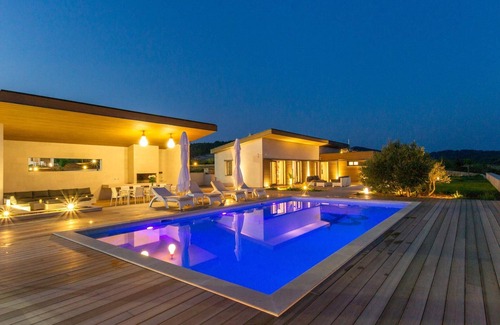 Zastrazisce Villa | Villa Dalma Platinum - 5 Bedroom Villa - Sauna - Tennis Court - Gym - Rural.
