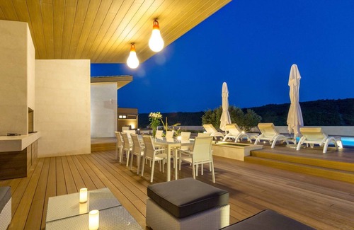 Zastrazisce Villa | Villa Dalma Platinum - 5 Bedroom Villa - Sauna - Tennis Court - Gym - Rural.