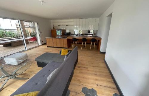 Arena Villa | Villa-de Luxe-Salle de bain-Vue sur la campagne à 5 minutes de la mer Qui est composé de 5 chambres