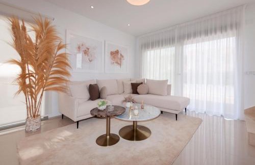 Los Alcazares Villa | Villa de Sol in Los Alcazares with 4 bedrooms, private swimming pool, sauna and jacuzzi.