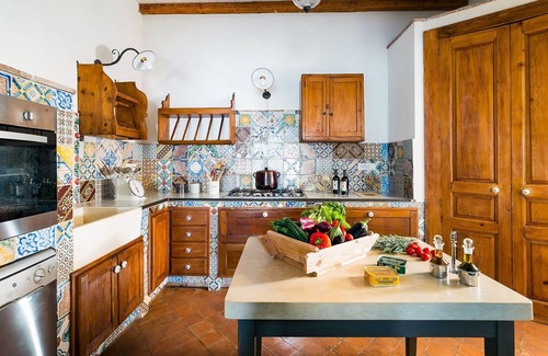 Milo Villa | Villa Dei Tigli - Six Bedroom Villa, Sleeps 12