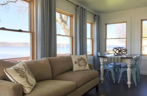 Pepin House | Villa Del Lago - Lakehouse in Pepin