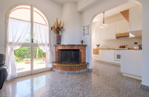Tonnarella Villa | Villa "Delle Pomelie" with Private Garden, Balconies & Wi-Fi
